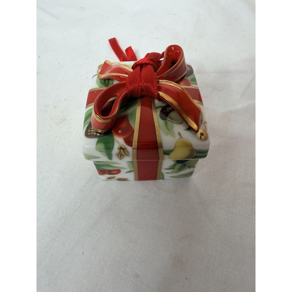 Tiffany Holiday Gift Box and Bow Christmas Holiday Ornament Bone China Porcelain - Picture 11 of 12